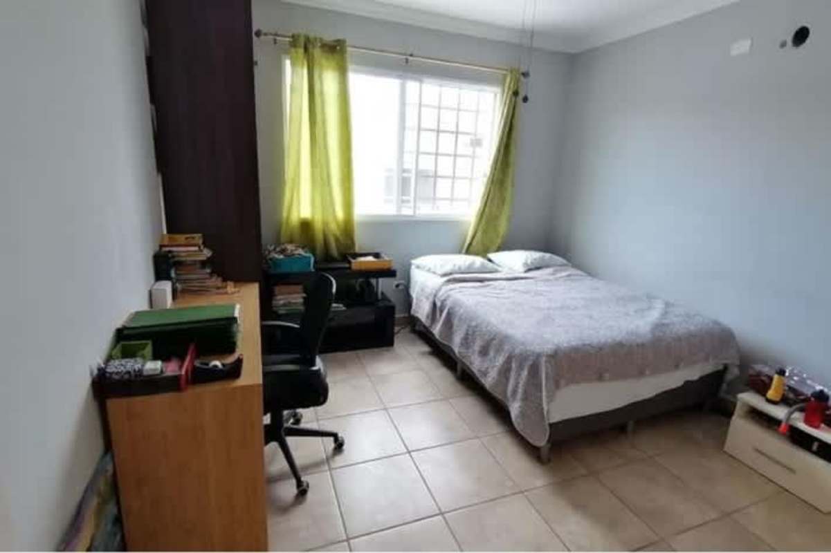 Bedroom with desk, natural light, AC and security bars PH Everest Paseo del Norte Panama City