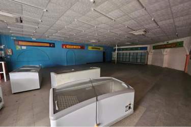 Retail commercial property with refrigeration and large open space for sale Panama