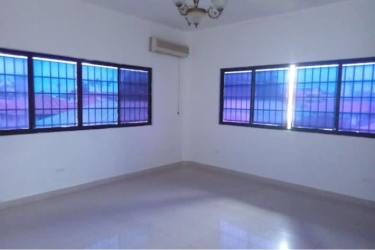 Bright living room with AC, corner windows barred, ceramic floors PH Montelirio Colon