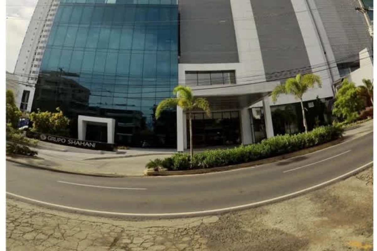 Modern corporate building glass facade landscaped driveway PH Panama Business Tower Obarrio Panama