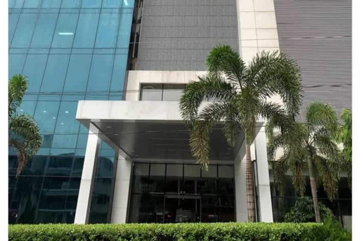 Glass exterior entrance with landscaping PH Panama Business Tower Obarrio Panama City