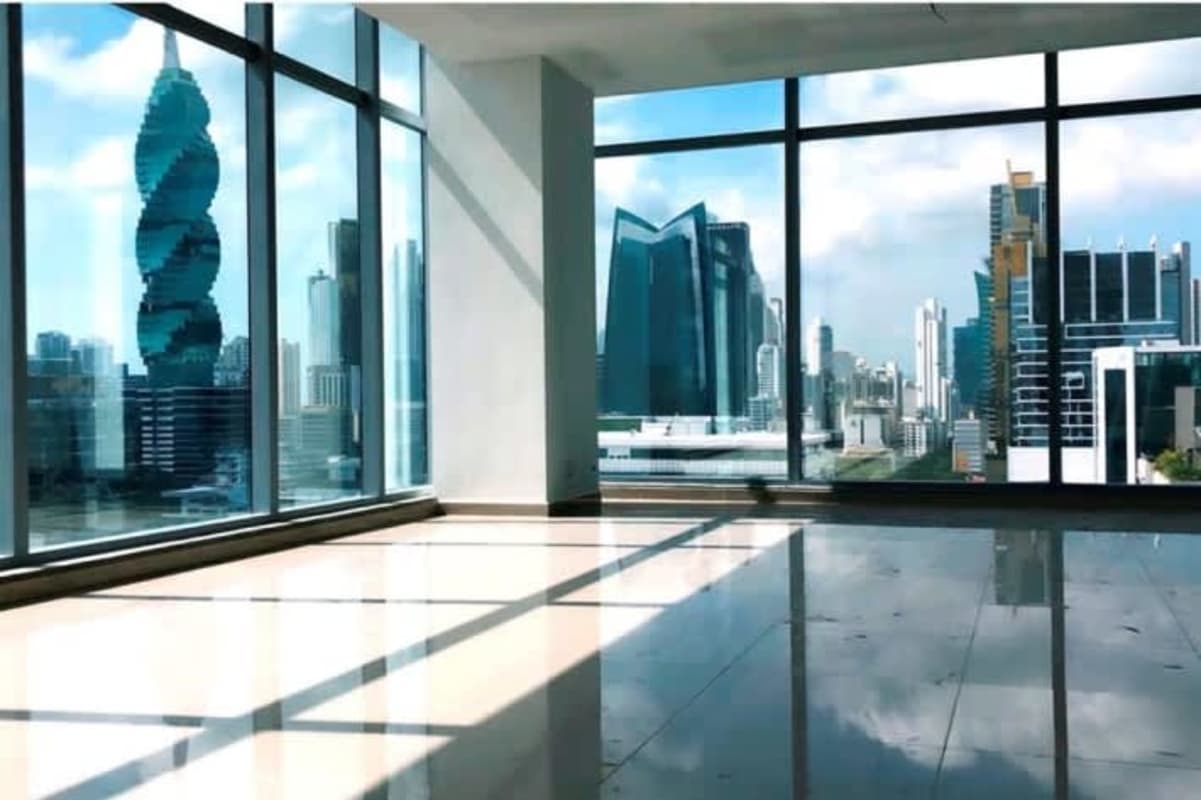 Spacious open office area with floor-to-ceiling windows overlooking city skyline at Panama Business Tower