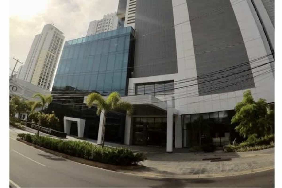 Spacious open-plan office floor with floor-to-ceiling windows panoramic city skyline at Panama Business Tower Obarrio