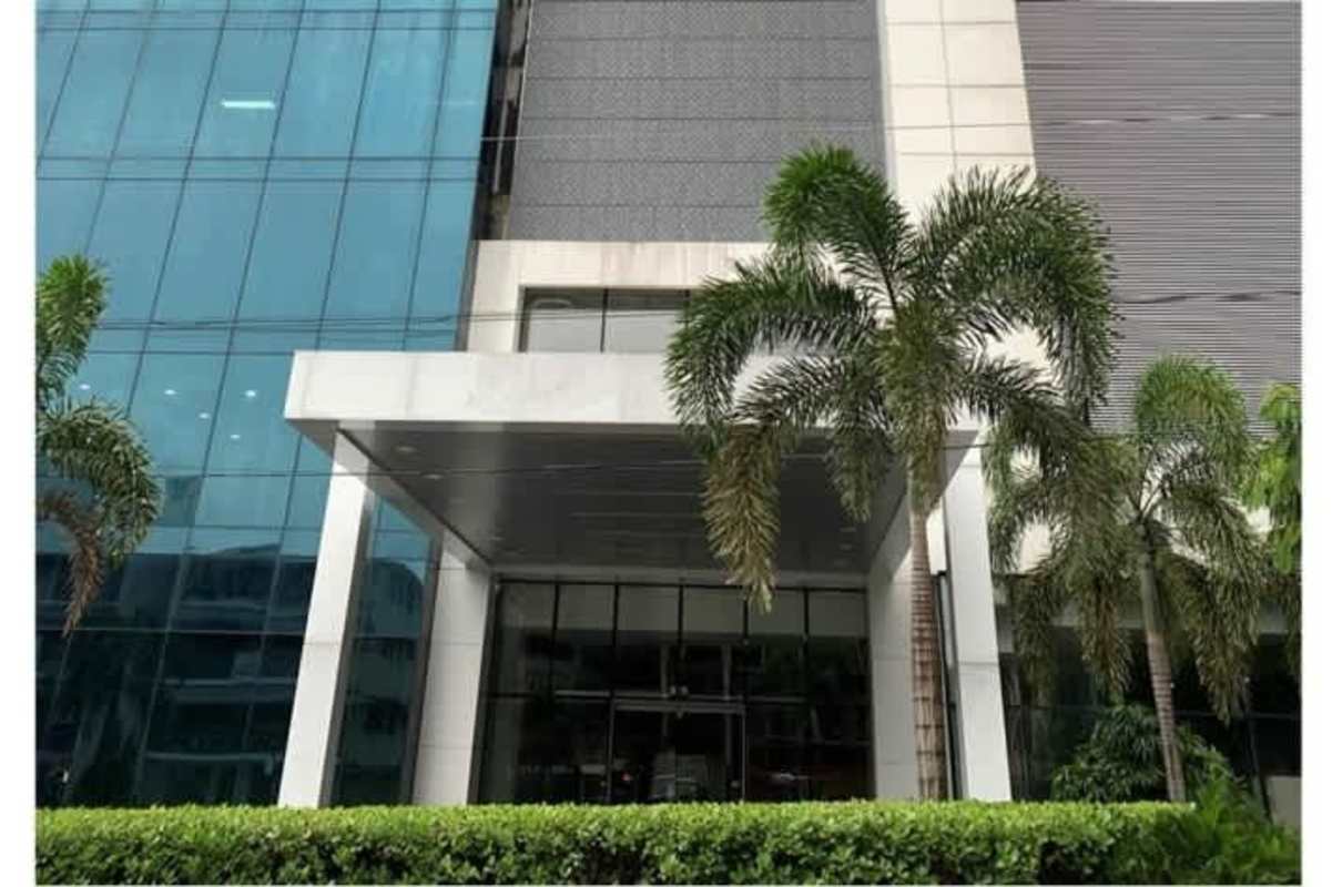 Modern commercial skyscraper with glass facade in Panama’s Obarrio district