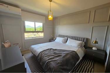 Cozy secondary bedroom with built-in closet and window PH Madeira Panama Pacifico