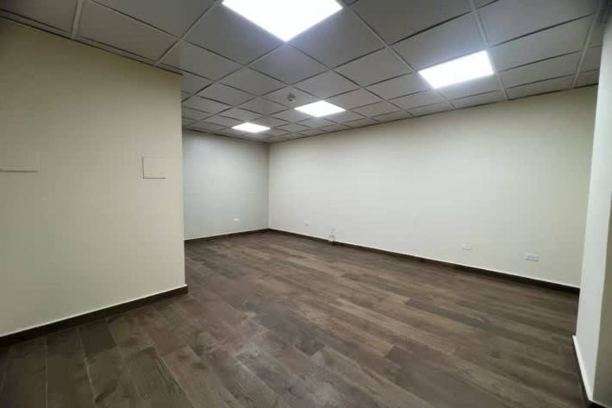 Unfurnished office with drop ceiling, wood look floors in PanCanal Plaza for rent in Panama City