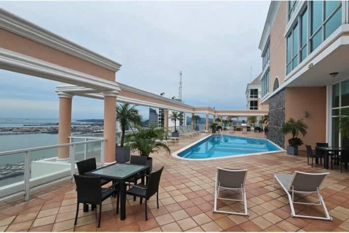 Infinity rooftop pool overlooking Pacific Ocean skyline at PH Vista Marina Panama City