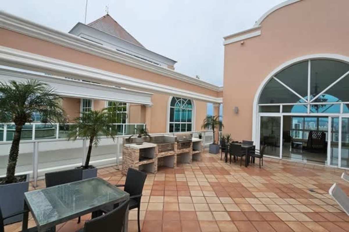 Elegant lobby and reception at PH Vista Marina Avenida Balboa Panama