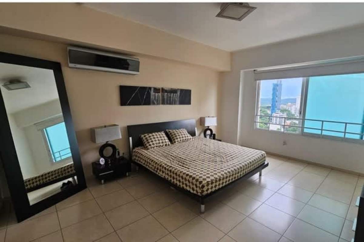 Second bedroom with AC and city view window PH Vista Marina Avenida Balboa Panama