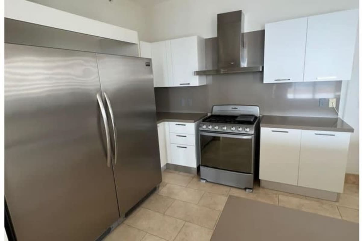 Luxury kitchen with quartz countertops and stainless appliances in PH Green View Santa María Panama City