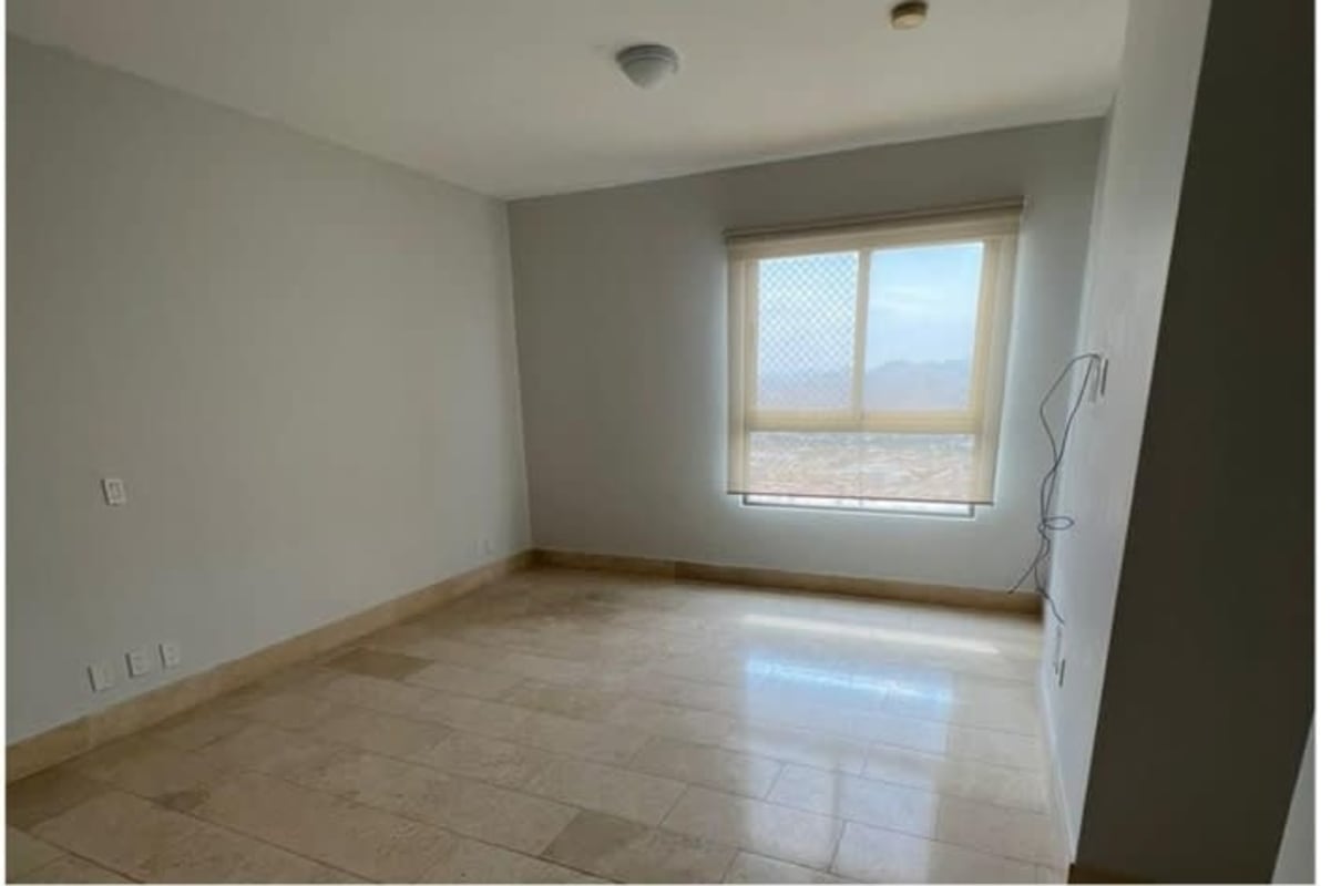 Spacious bedroom with large window and mountain views at PH Green View Panama