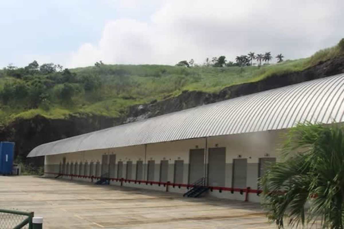 Empty warehouse with high ceiling, steel frames, concrete floor industrial zone Milla 8 Panama