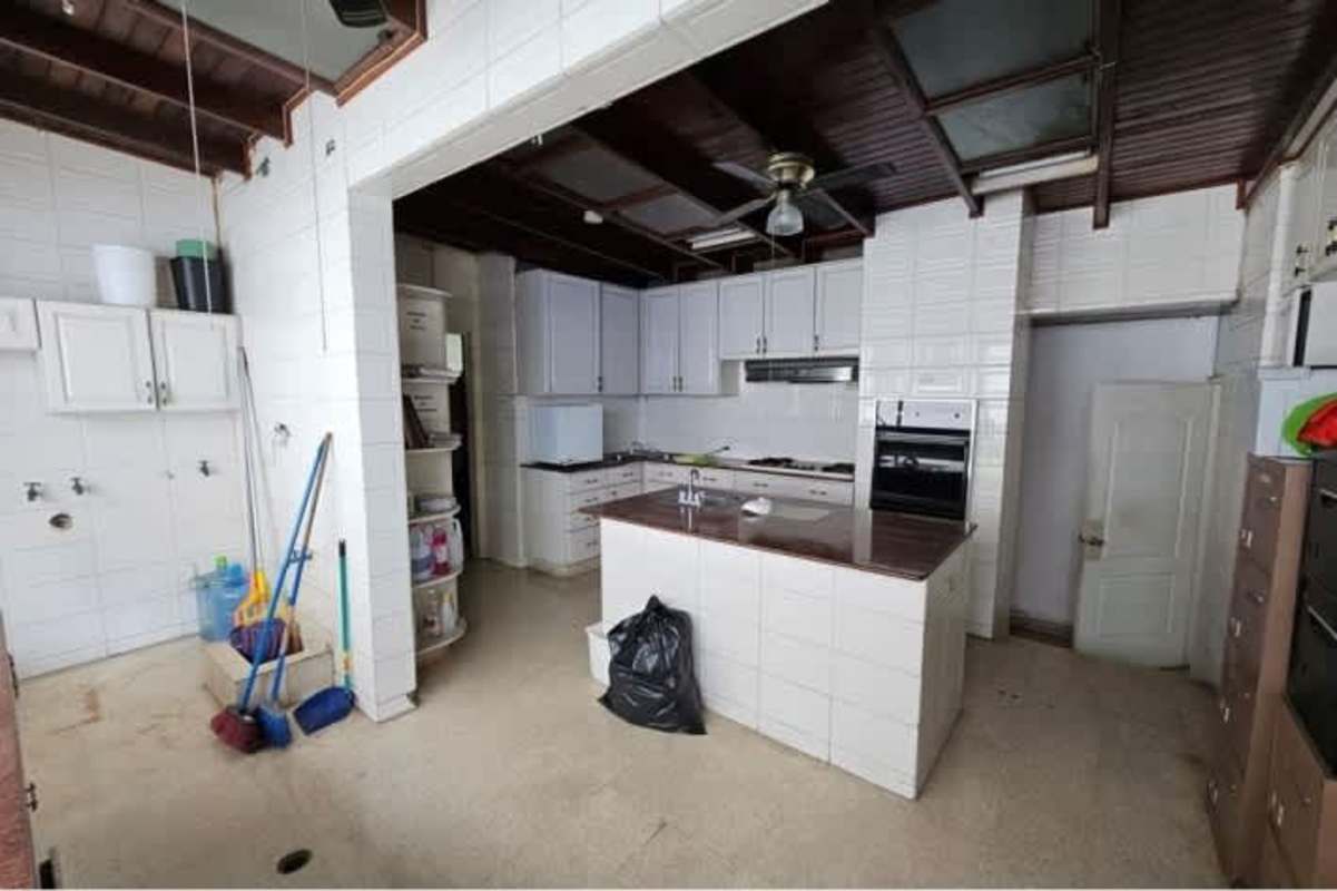 Modern bathroom with glass block shower in commercial lot El Cangrejo Panama