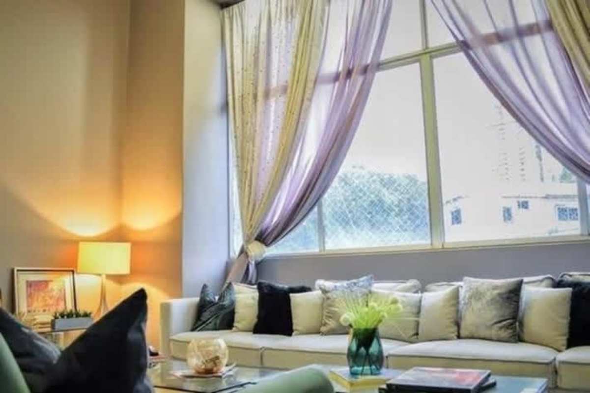 Open concept living area with large windows and natural light PH Vistanova El Cangrejo Panama City