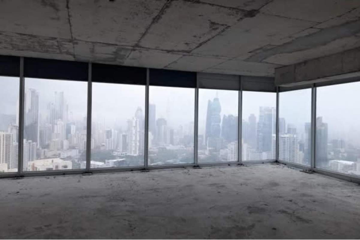 Shell state commercial floor with floor-to-ceiling windows facing Pacific Ocean in PH Oceania Punta Pacifica