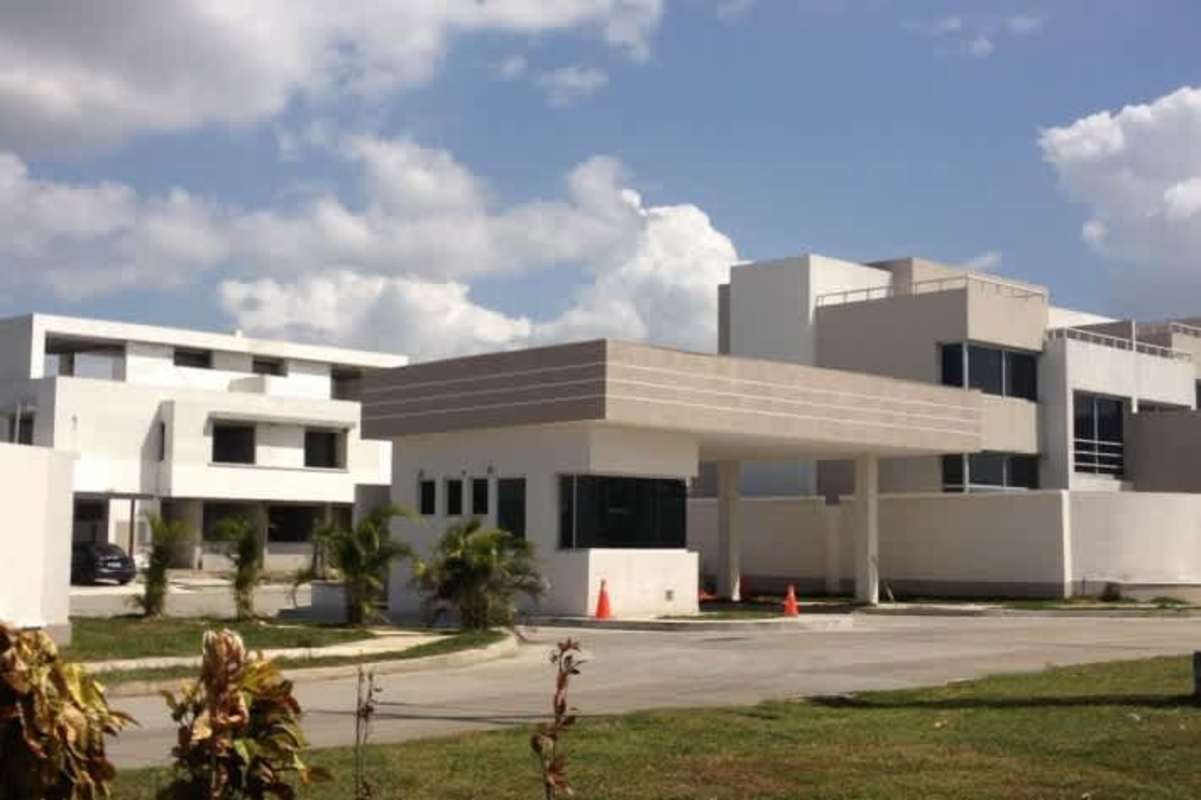 Split-level terrace with garden overlooking quiet area Costa Sur Village Panama