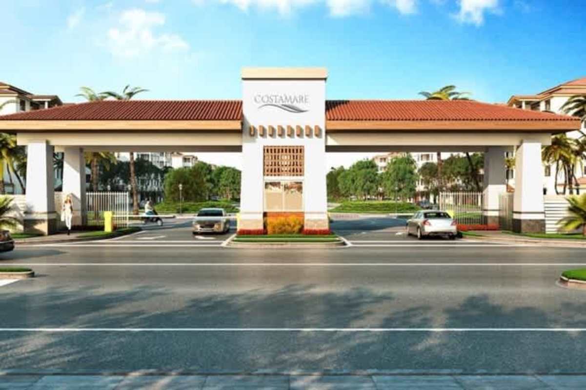 Mediterranean-style entrance gate at PH Costamare, Costa Sur, Panama City with tiled roof and security access