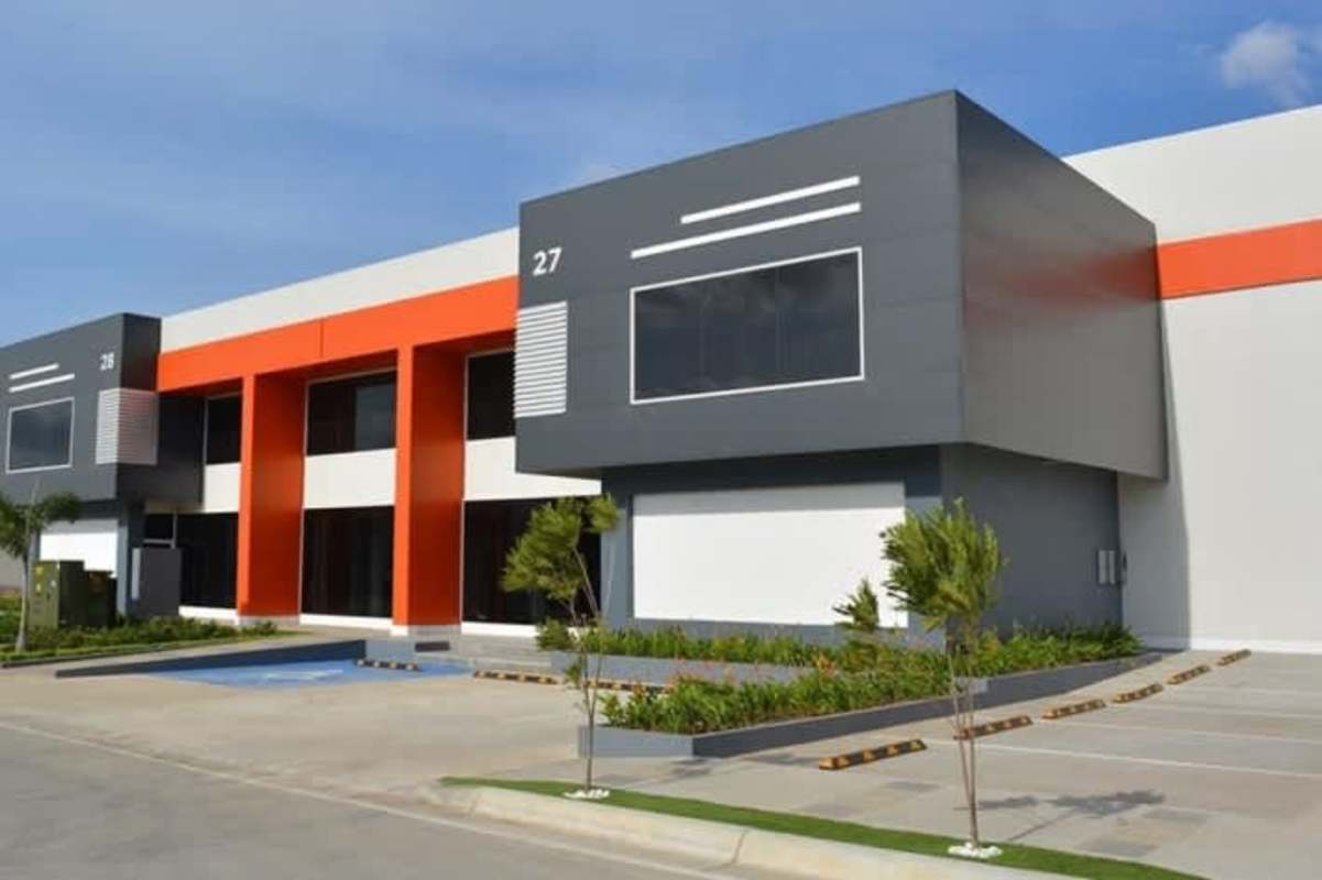 Modern industrial warehouse building with large windows and parking at Panapark Free Zone Panama