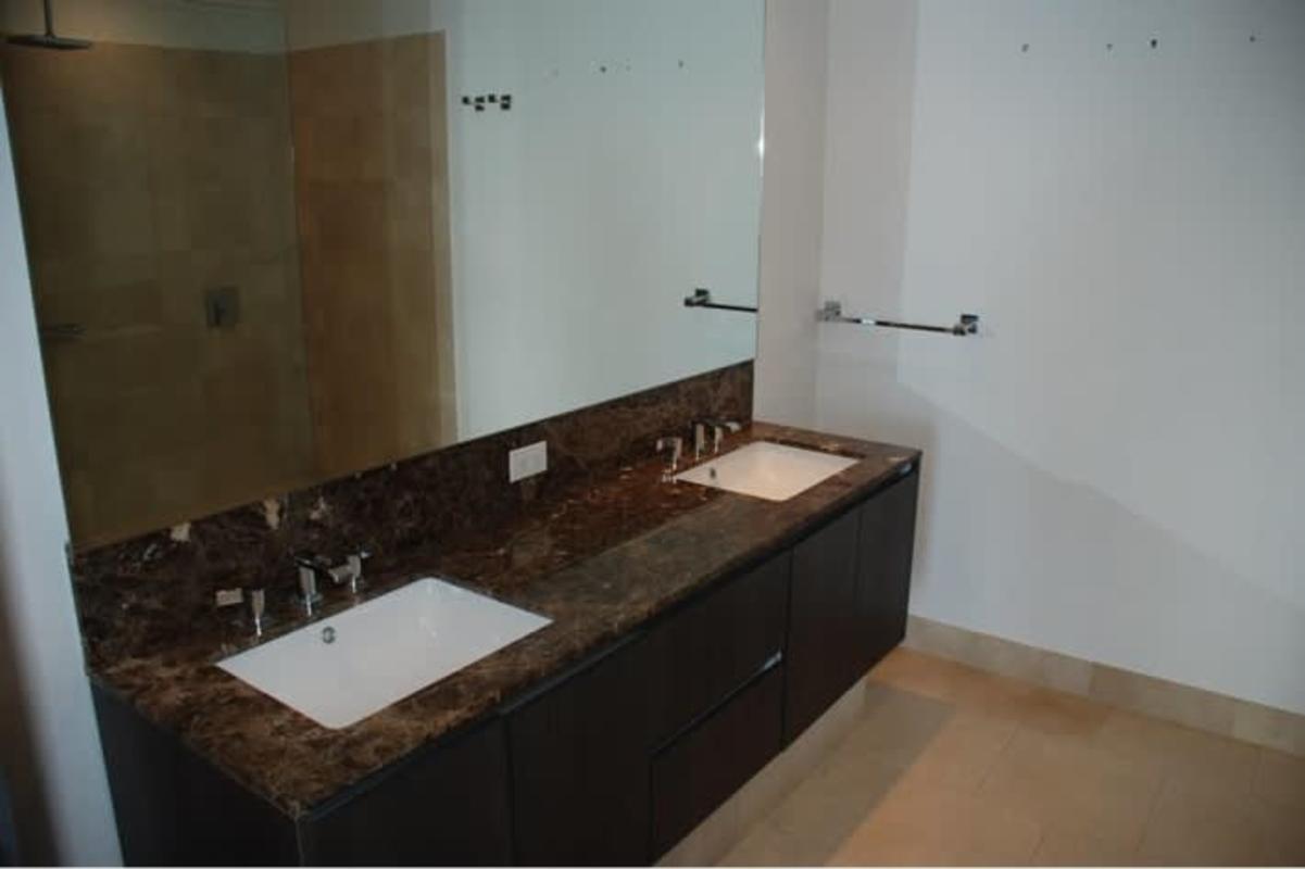 Modern bathroom with marble finishes PH The Ocean Club Punta Pacifica Panama
