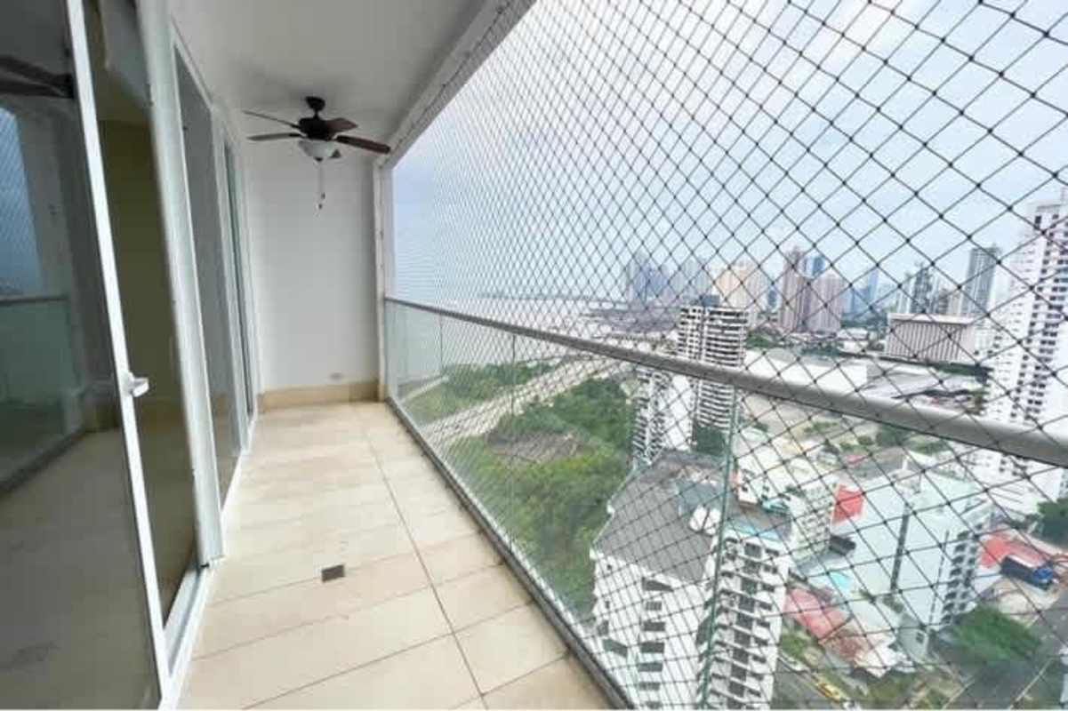 Dedicated outdoor sports courts with city view at PH Windrose Coco del Mar Panama