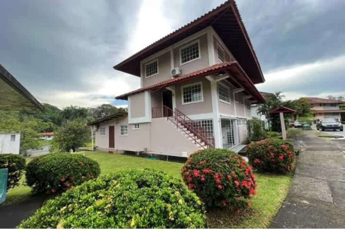 Empty bedroom white walls brown tiles natural light Albrook Panama house sale
