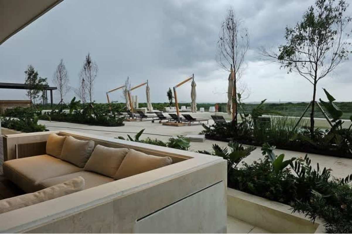 Infinity swimming pool with sun deck in luxury tower Santa María Golf Panama