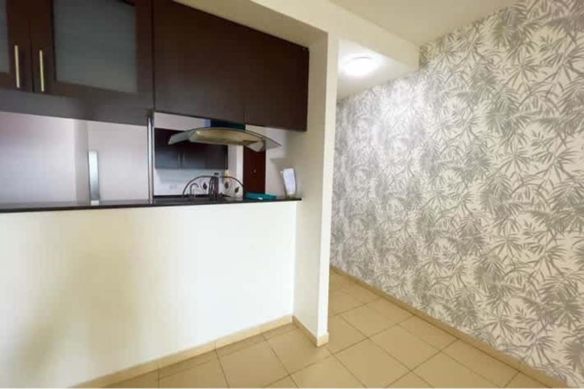 Second bedroom with window and closet in PH Macedonia apartment Panama