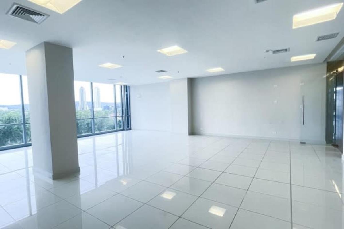 Office for rent with glass windows large space porcelain floors in Costa del Este