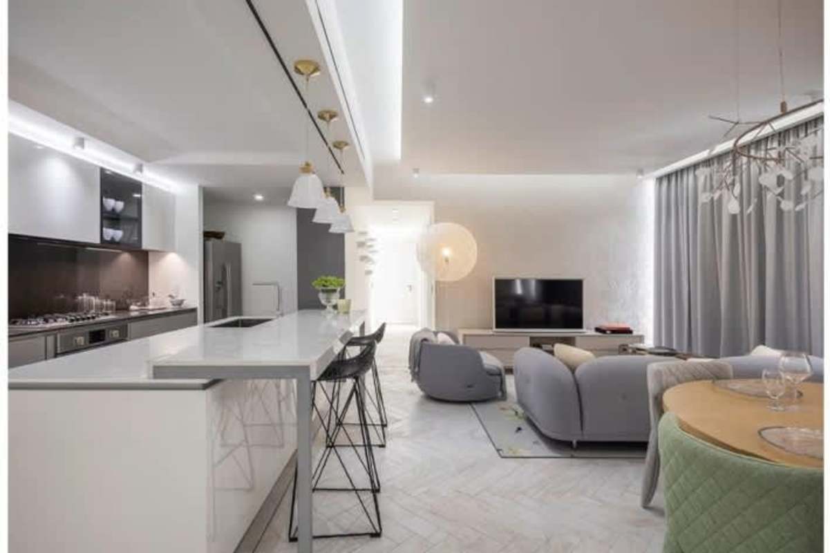 Luxury bathroom marble floors walk-in shower PH Wanders Yoo Panama City