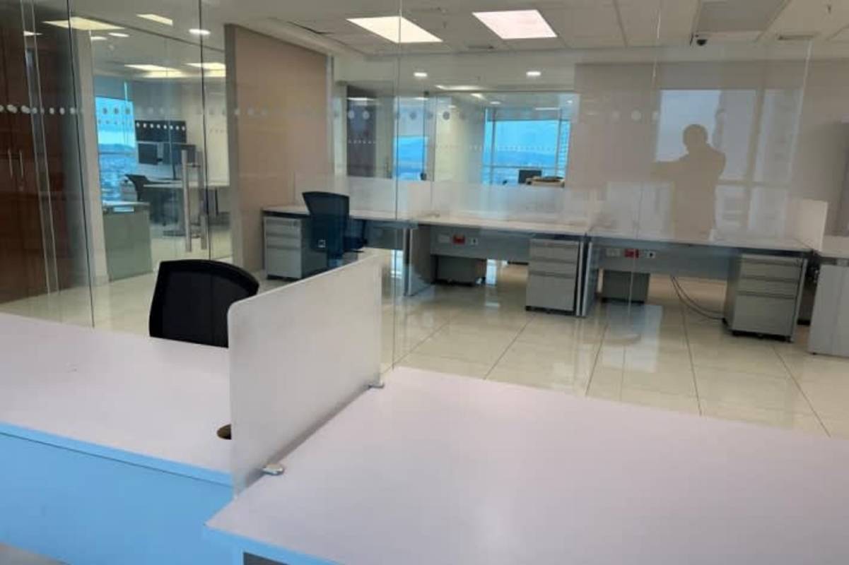 Bright commercial office with glass walls, tile floors, extensive lighting in Hi Point Bella Vista Panama