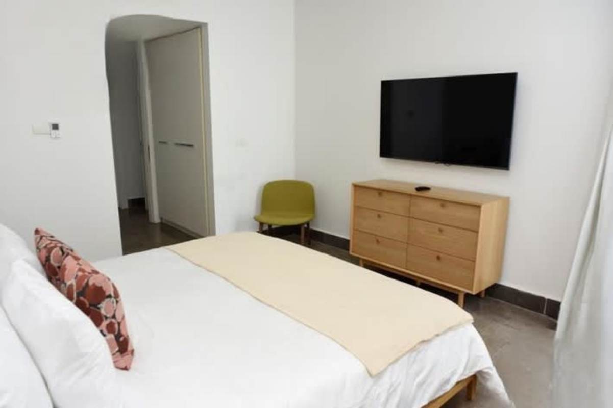 Infinity pool area overlooking Pacific Ocean Yoo Panama Avenida Balboa