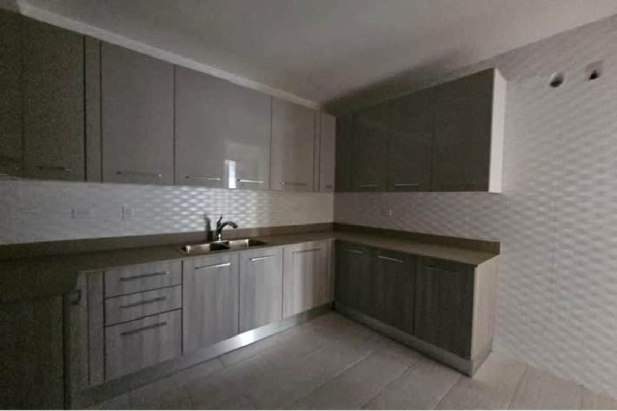 Spacious kitchen with granite counters and cabinetry PH The Towers Calle 50 Panama