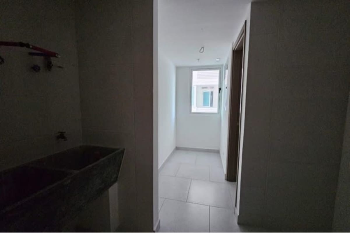 Dedicated laundry space with sink and storage PH The Towers Calle 50 Panama