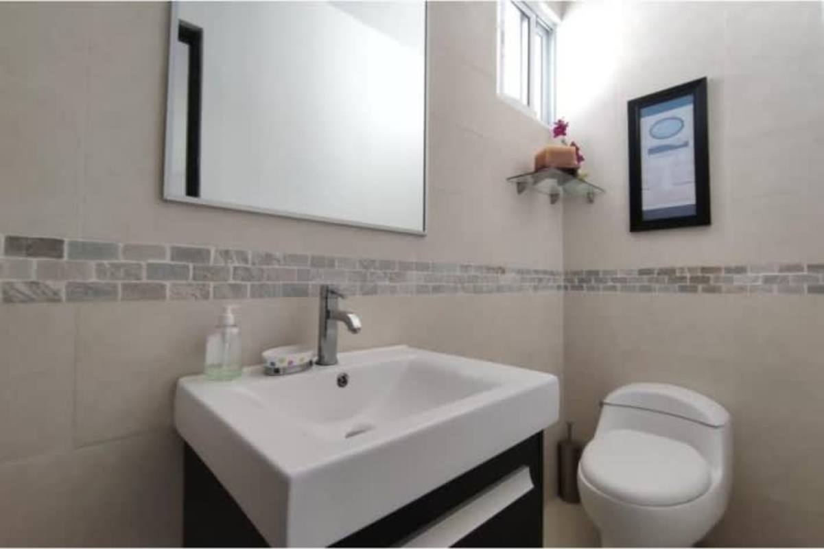 Empty bedroom with wardrobe, AC, light tile floor, PH San Francisco Bay Panama