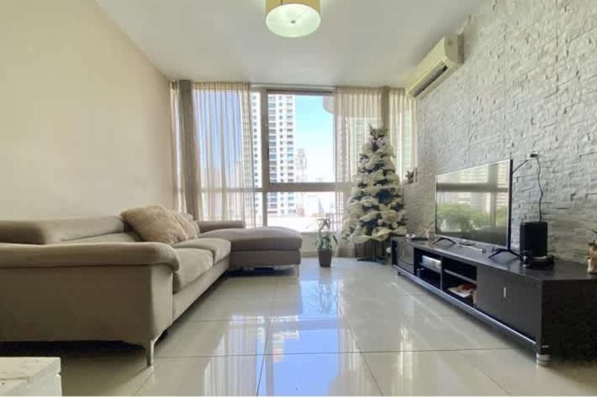 Spacious living room with large window, AC and city views in PH San Francisco Bay Panama