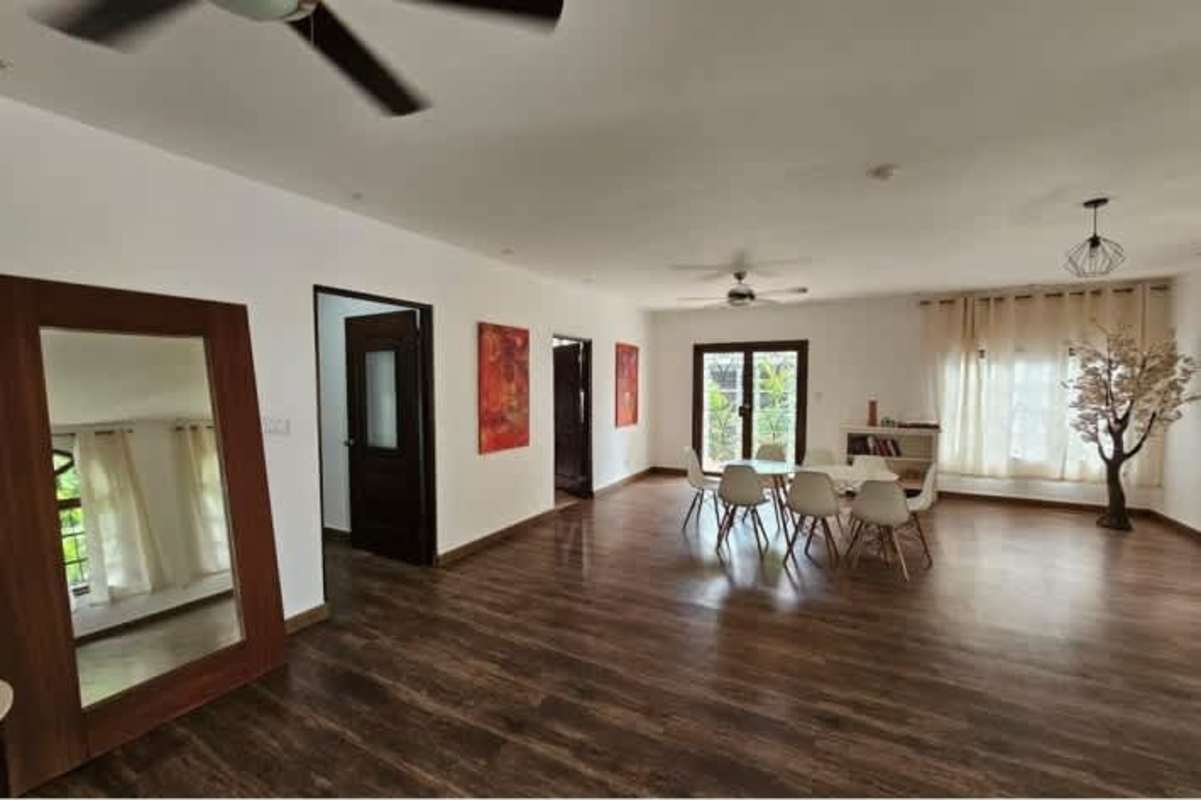 Spacious room with wood floor and seating suitable as office or reception in commercial house Obarrio