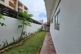 Commercial House for Sale in Obarrio - 4 bedrooms