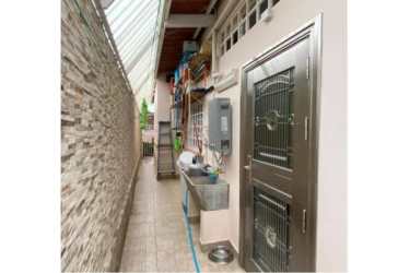 Spacious traditional living room with entertainment center, ceiling fans, ACs in remodeled house Altos del Campo Panama