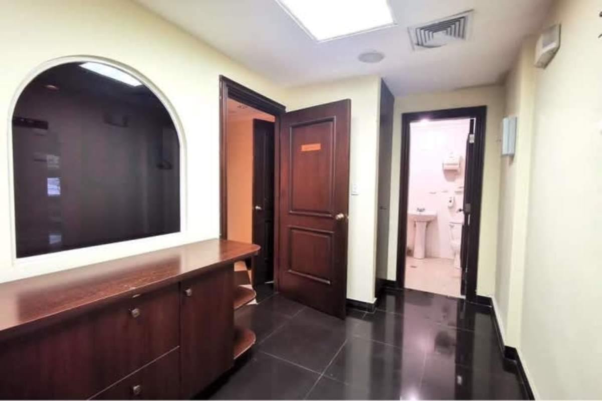 Decorative bathroom with black white tile luxury finish PH Cangrejo Plaza El Cangrejo Panama