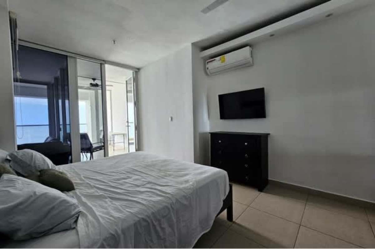 Dining area in apartment with sea view windows at PH Rivage Avenida Balboa Panama City