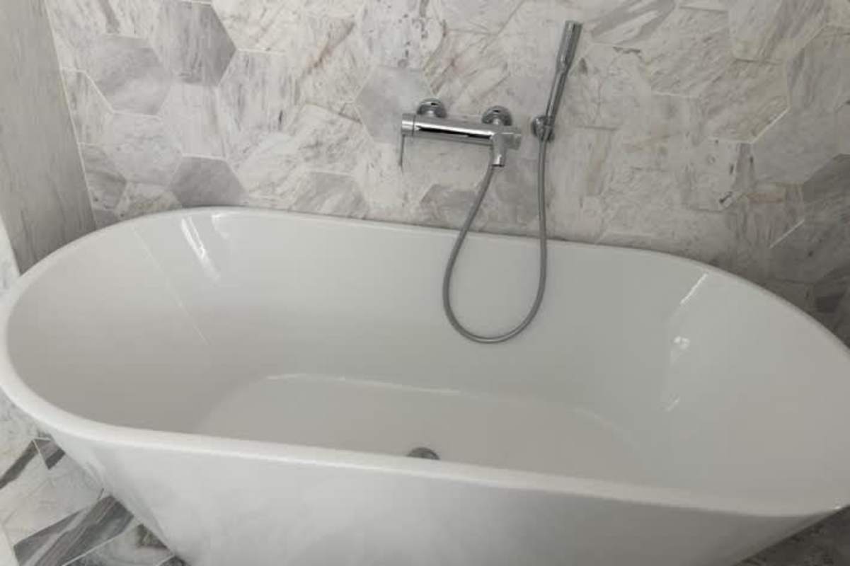 Luxury bathroom with marble wall tiles and freestanding bathtub in Wanders Yoo Panama