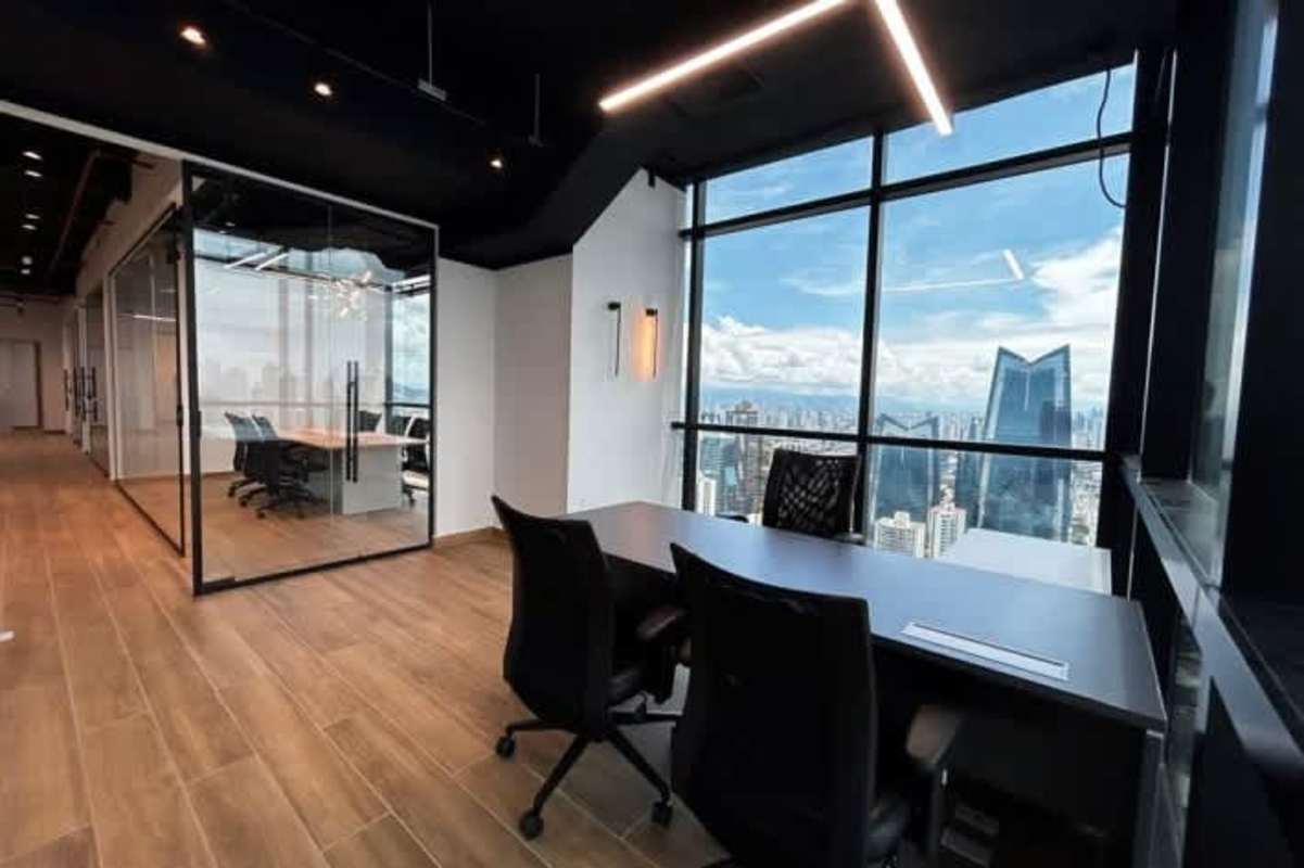 Floor-to-ceiling glass windows with breathtaking city skyline and ocean view from office in Tower Financial Center Panama
