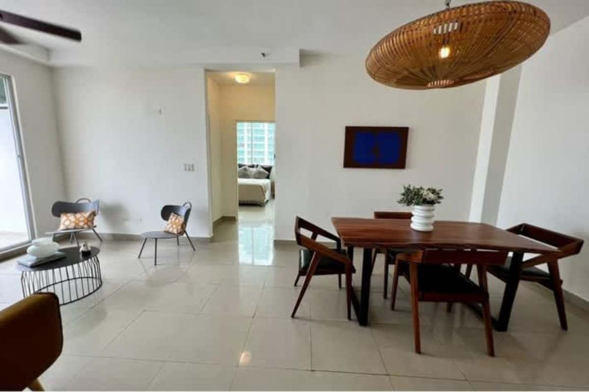 Open plan dining living space with windows, modern style in PH San Francisco Bay Panama for rent