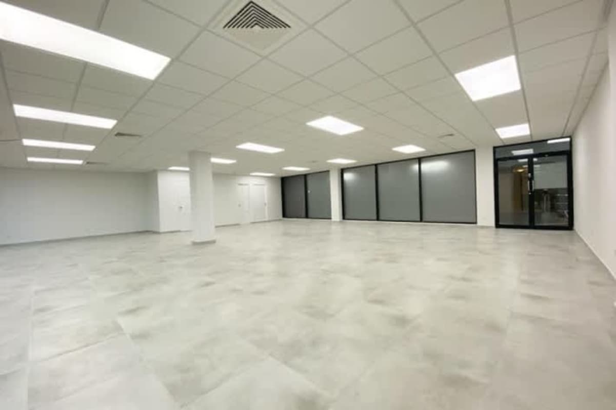 Bright open plan office with large windows and city views at Obarrio Business Tower Panama City