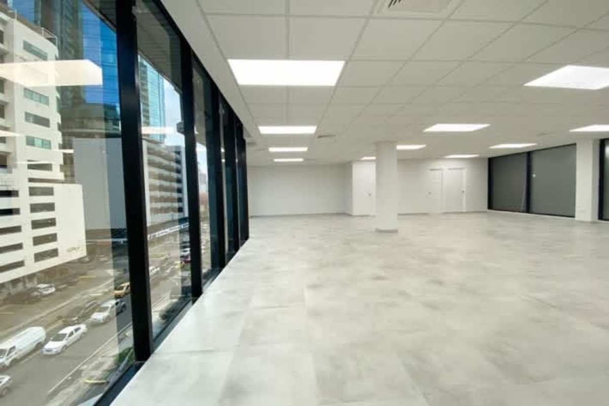 Spacious commercial office with tiled floor and suspended ceiling in Obarrio Panama City