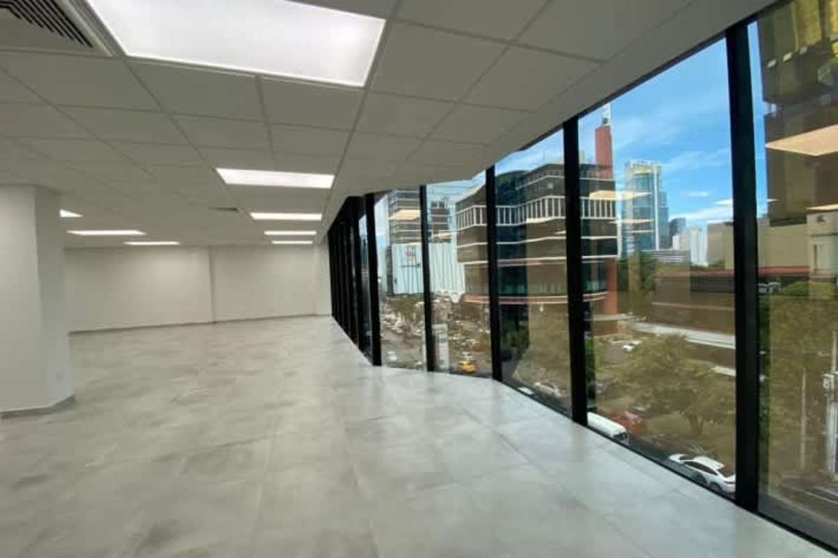 Large open unfurnished office with city views at PH Obarrio Business Tower