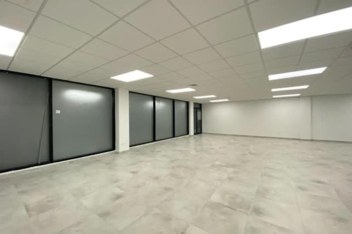 Unfurnished office with large windows in Obarrio Business District, Panama