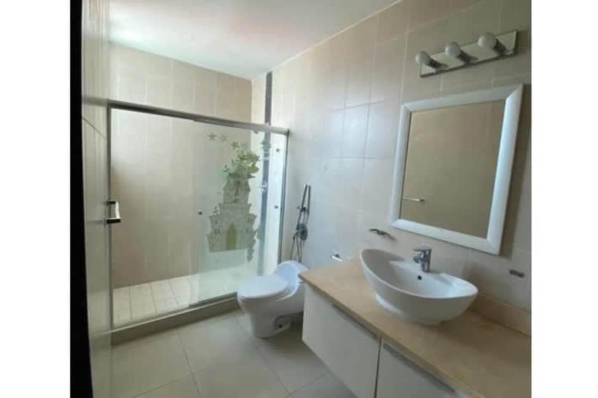 Modern 2BR Apartment with Bay View PH Harmony San Francisco