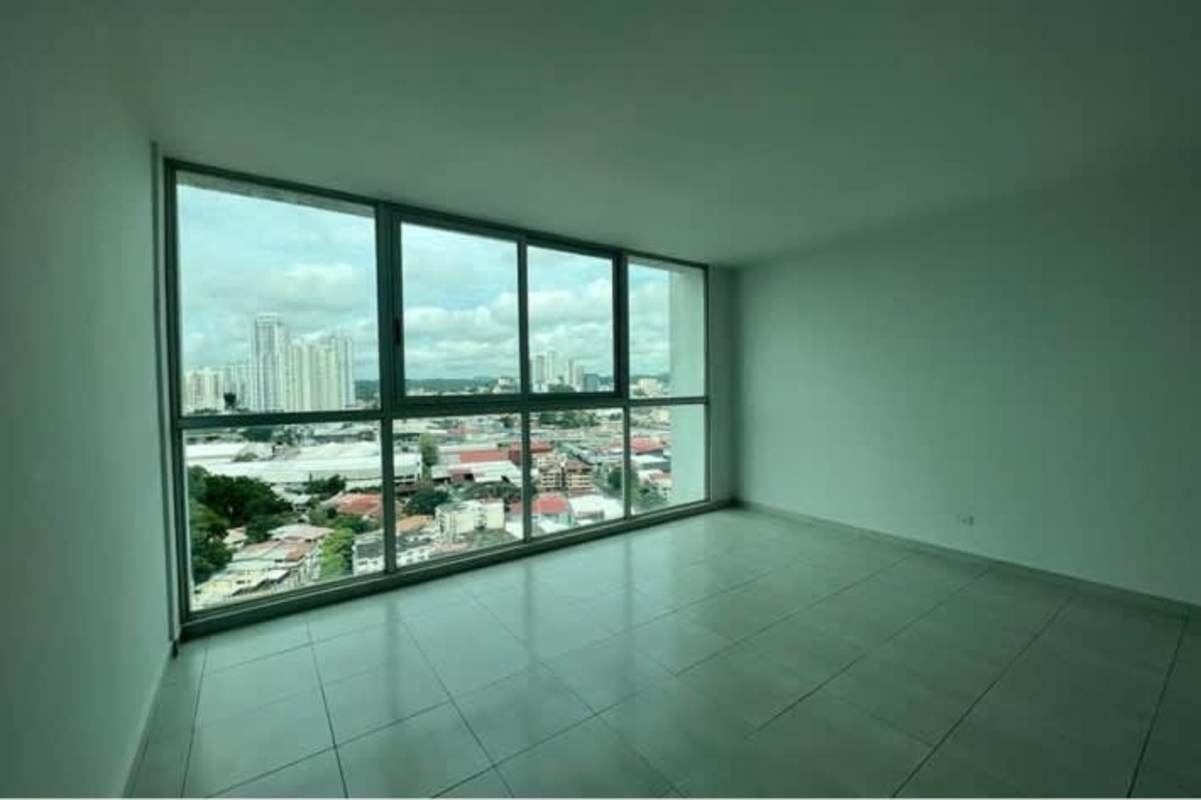 Unfurnished spacious living room with large windows at PH El Cangrejo Panama