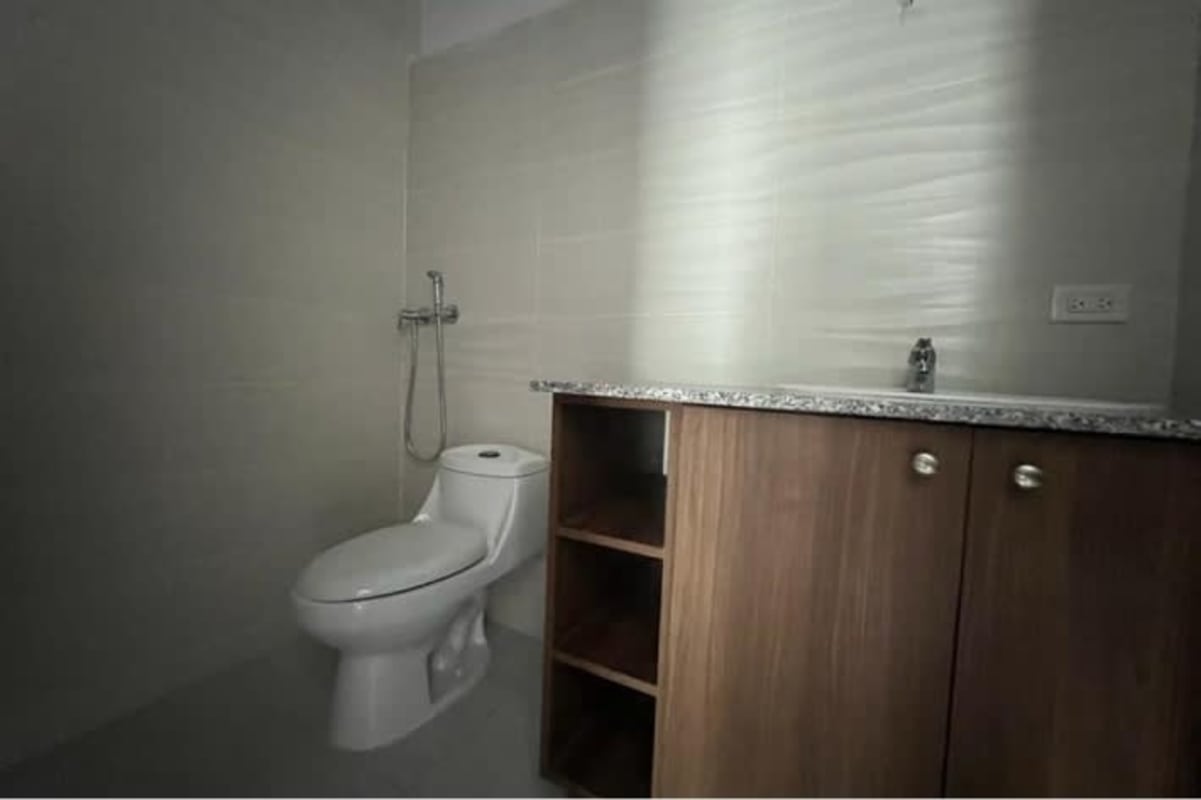 Modern bathroom with beige tiling and granite countertop in PH El Cangrejo Panama